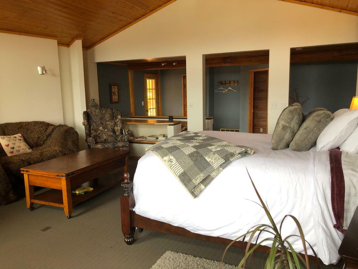 Mount Logan Ecolodge Haines Junction Bagian luar foto